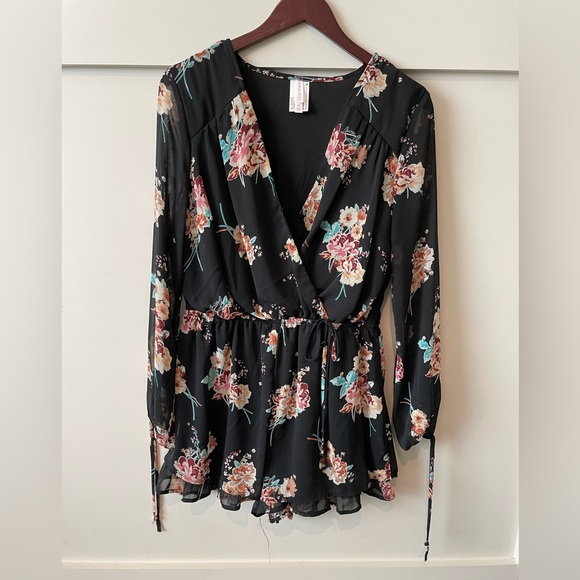 Romper - Picture 1 of 4